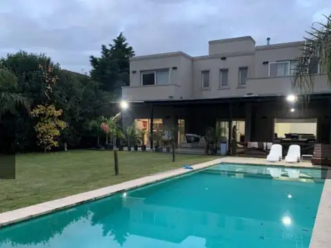 Casa a la Venta de 6 ambientes en Barrio Cerrado La Montura