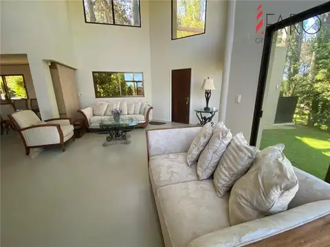 Casa en Alquiler de 5 dormitorios