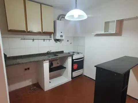 27 de Abril 200, Piso 4