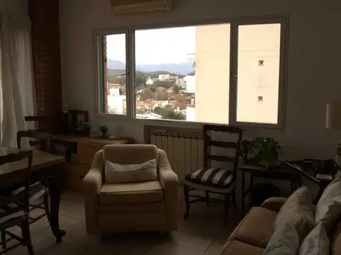 Departamento 8 ambientes con 2 baños
