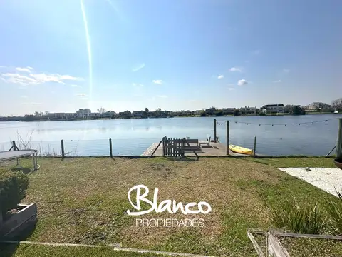 Casa 5 ambientes con 3 baños