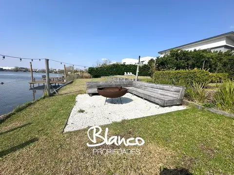 Casa en Alquiler Temporal con 2 cocheras