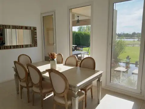 Casa 6 ambientes con 3 baños