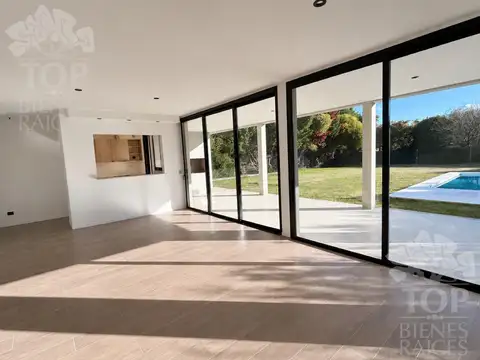 Casa en Venta con 5 cocheras
