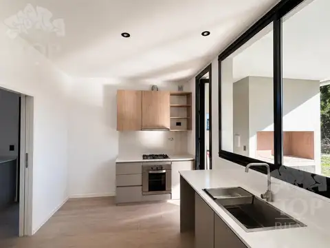 Casa 5 ambientes con 4 baños