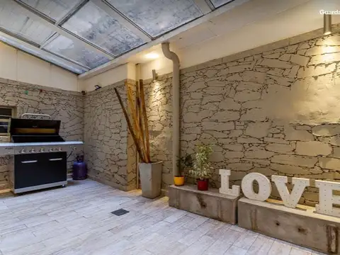 Piso de 191 m2 tot con patio cub - Apto Crédito