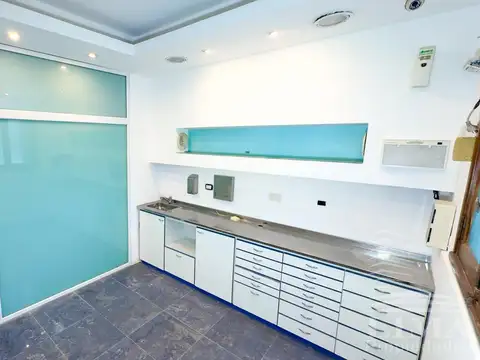 Casa 8 ambientes con 3 baños