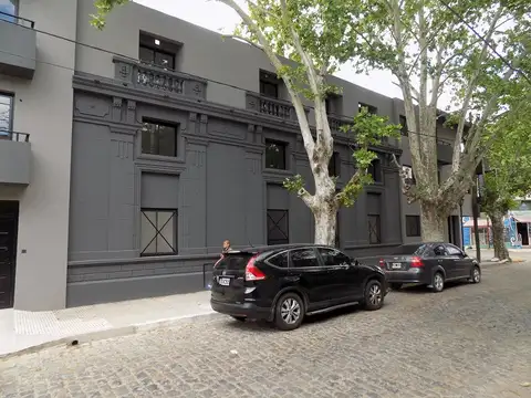 25 De Mayo 100, Piso 1