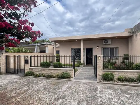 VENDO CASA A REFACCIONAR BARRIO SARMIENTO