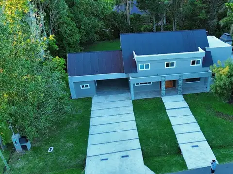 Casa en Venta con 4 cocheras