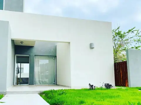 Casa En Venta 4 Ambientes, Casas Del Este