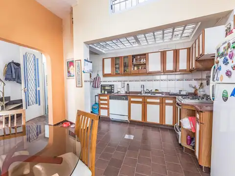 Casa 5 ambientes con 2 baños