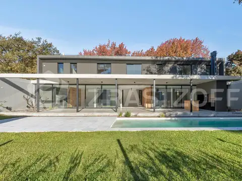 Casa en Venta a estrenar en Las Lomas de San Isidro, Moderna, gran jardín con Studio.