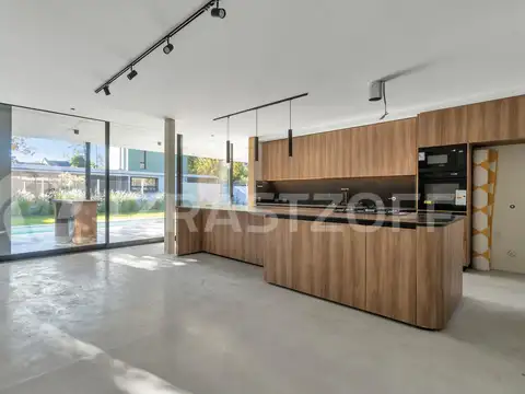 Casa en Venta a estrenar en Las Lomas de San Isidro, Moderna, gran jardín con Studio.