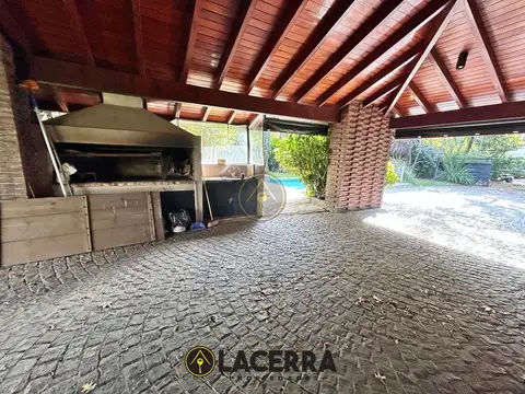 Casa en Venta con 2 cocheras