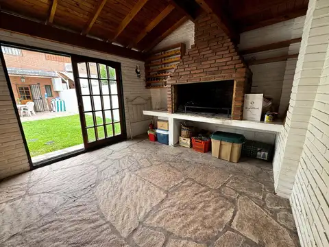 Casa 5 ambientes con 3 baños