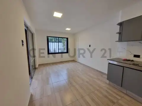 Casa en Alquiler con 2 cocheras