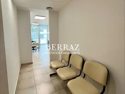 Oficina en Alquiler en Pilar Centro, USD 900