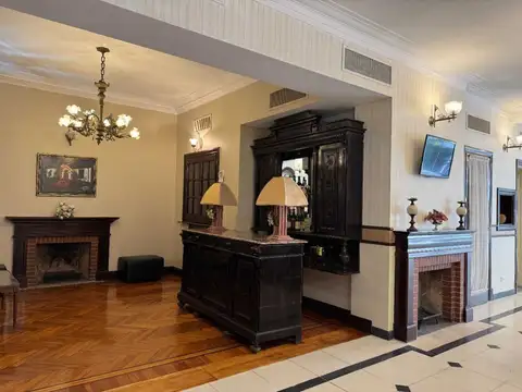 Casa 8 ambientes con 4 baños