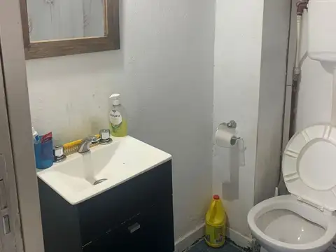 * OPORTUNIDAD * DEPARTAMENTO 2 AMBIENTES C/ BALCON * EXCELENTE ILUMINACION * BUEN ESTADO GRAL *