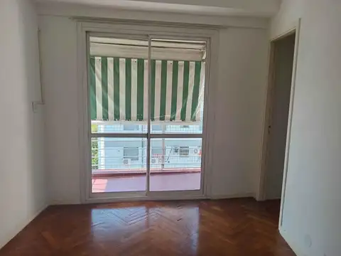 Departamento 2 Ambientes con Balcón al Frente en Balvanera - Muy Luminoso - Bajas Expensas