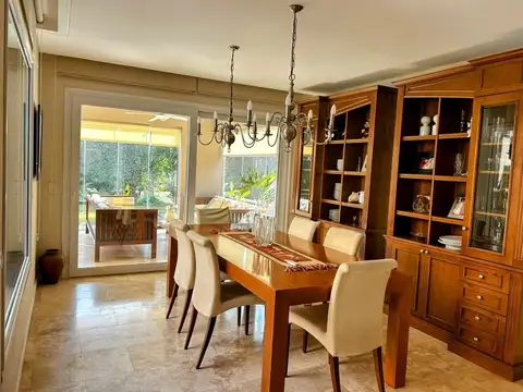 Casa 4 ambientes con 3 baños