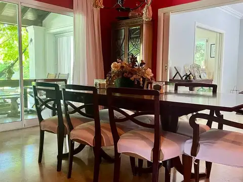 Casa en Alquiler Temporal con 3 cocheras