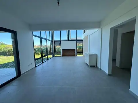 Casa 5 ambientes con 3 baños