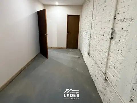 Lucio Salvadores 700