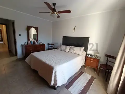 Chiarella 100, Piso 0