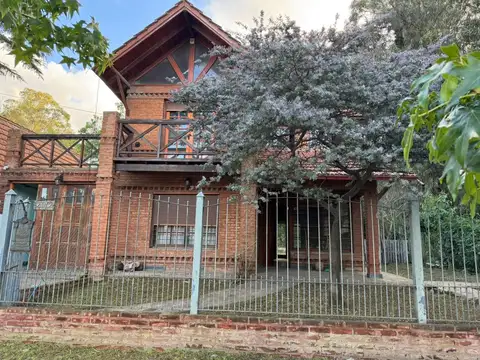 Alquiler. Casa 4 ambientes en dos plantas.