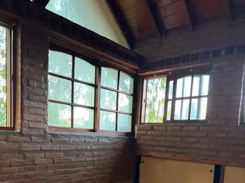 Alquiler. Casa 4 ambientes en dos plantas.