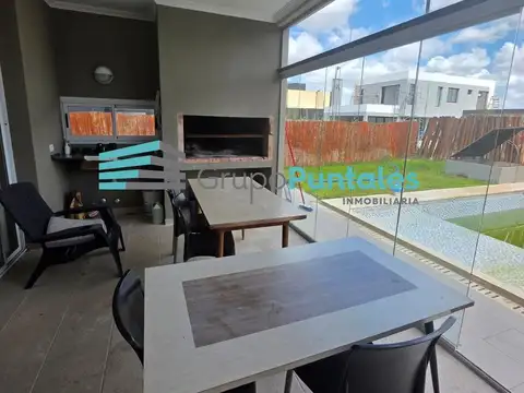 Casa 4 ambientes con 2 baños