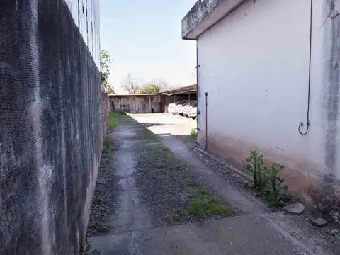 EN VENTA: OPORTUNIDAD INVERSIÓN: CASA + COCHERAS