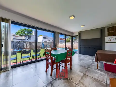 Casa en Venta con 2 cocheras