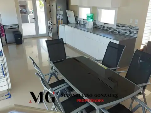 Casa 4 ambientes con 3 baños
