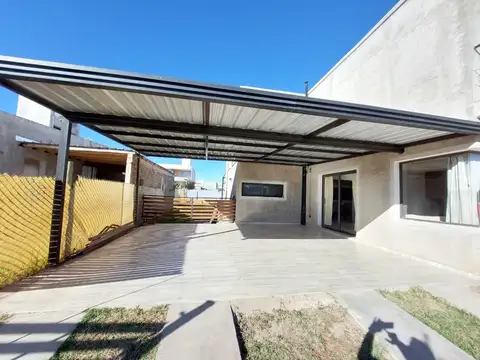 Casa 5 ambientes con 2 baños