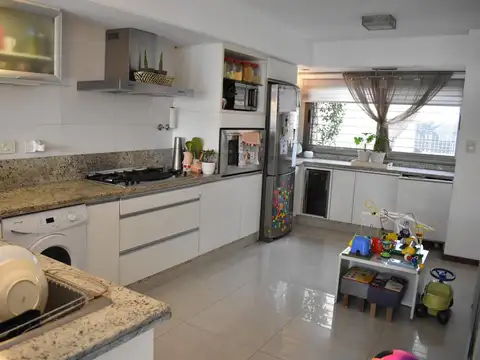 Casa en Venta con 6 cocheras