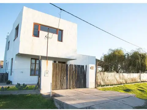 Casa 5 ambientes con 3 baños