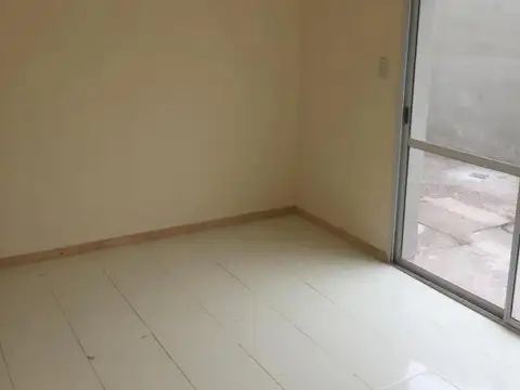 Depto Tipo Casa en Alquiler en Moron, $ 850.000