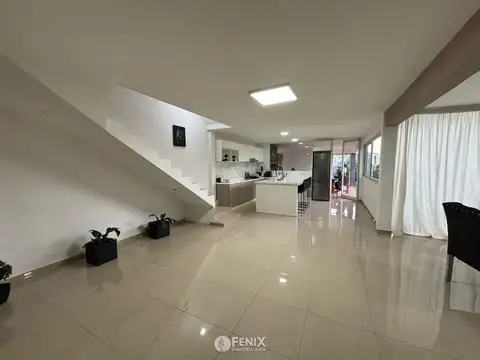 Casa 4 ambientes con 3 baños