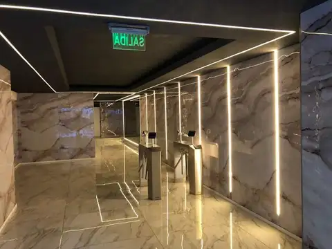 Reconquista 100, Piso 6