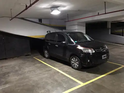 Oficina en Venta con 3 cocheras