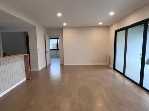 Casa en Alquiler con 2 cocheras