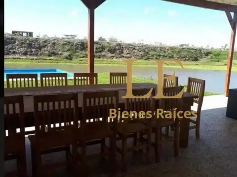 Casa 5 ambientes con 4 baños