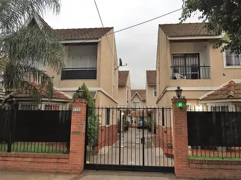 adrogue DUPLEX EN VENTA 4 ambientes  A MTS DE PLAZA BROWN