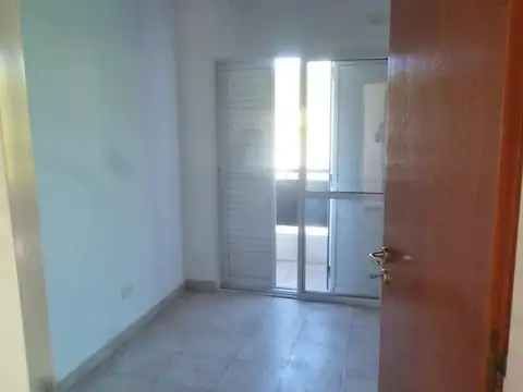 EXCELENTE DUPLEX EN VENTA  A MTS DE PLAZA BROWN, ADROGUE  