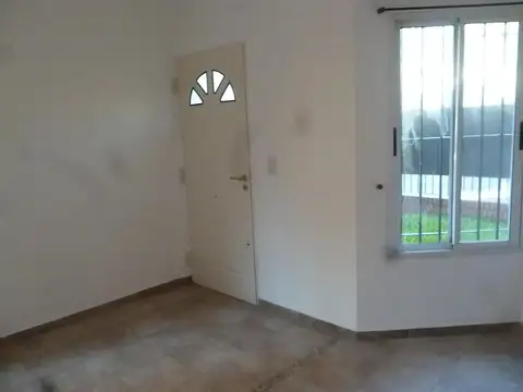 Depto Tipo Casa 4 ambientes con 2 baños