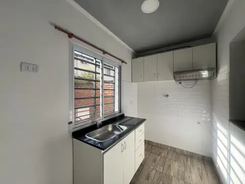 Casa 3 ambientes con 1 baño