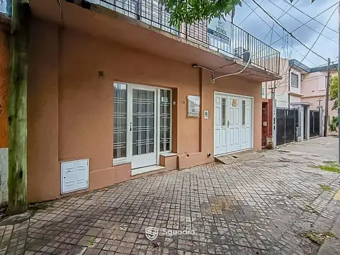 VENTA | PERMUTA - Casa de 2 dormitorios con cochera y balcón - Azcuénaga, Rosario.